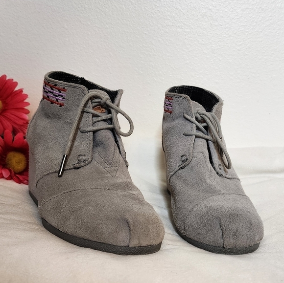 Tom's Suede Wedge Ankle Boots Lace Up Womens Shoes Booties Aztec Pattern Comfy - Picture 13 of 15
